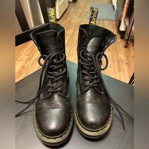 Doc Martens boots 1460 Pascal size 5